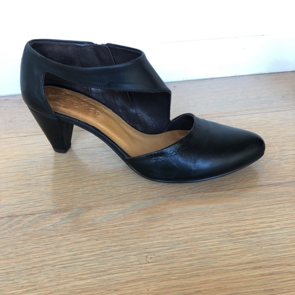 COCLICO Black Leather Heels - Picture 2 of 11